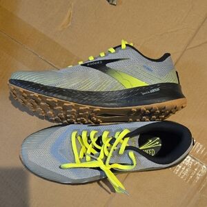 Brooks CATAMOUNT Trail Running Shoe Grey/Nightlife/Black  Men Size 9